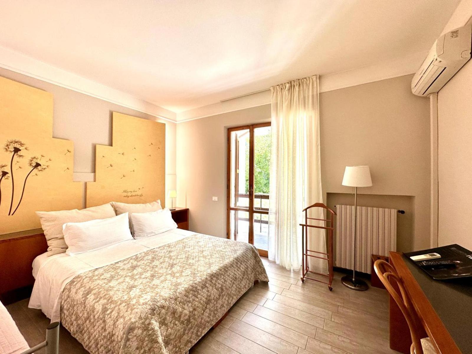 Hotel La Ginestra Acqualagna Extérieur photo