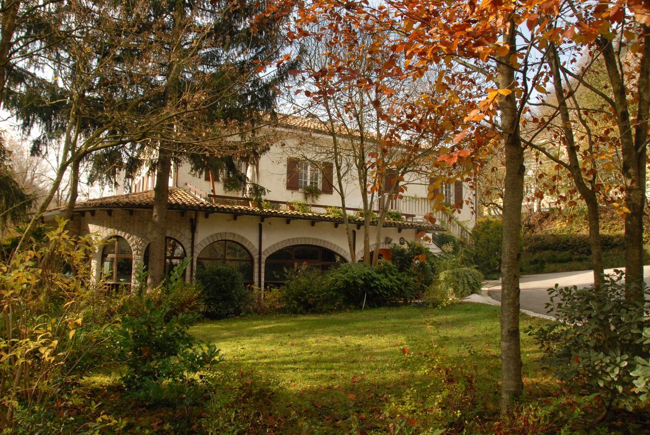 Hotel La Ginestra Acqualagna Extérieur photo