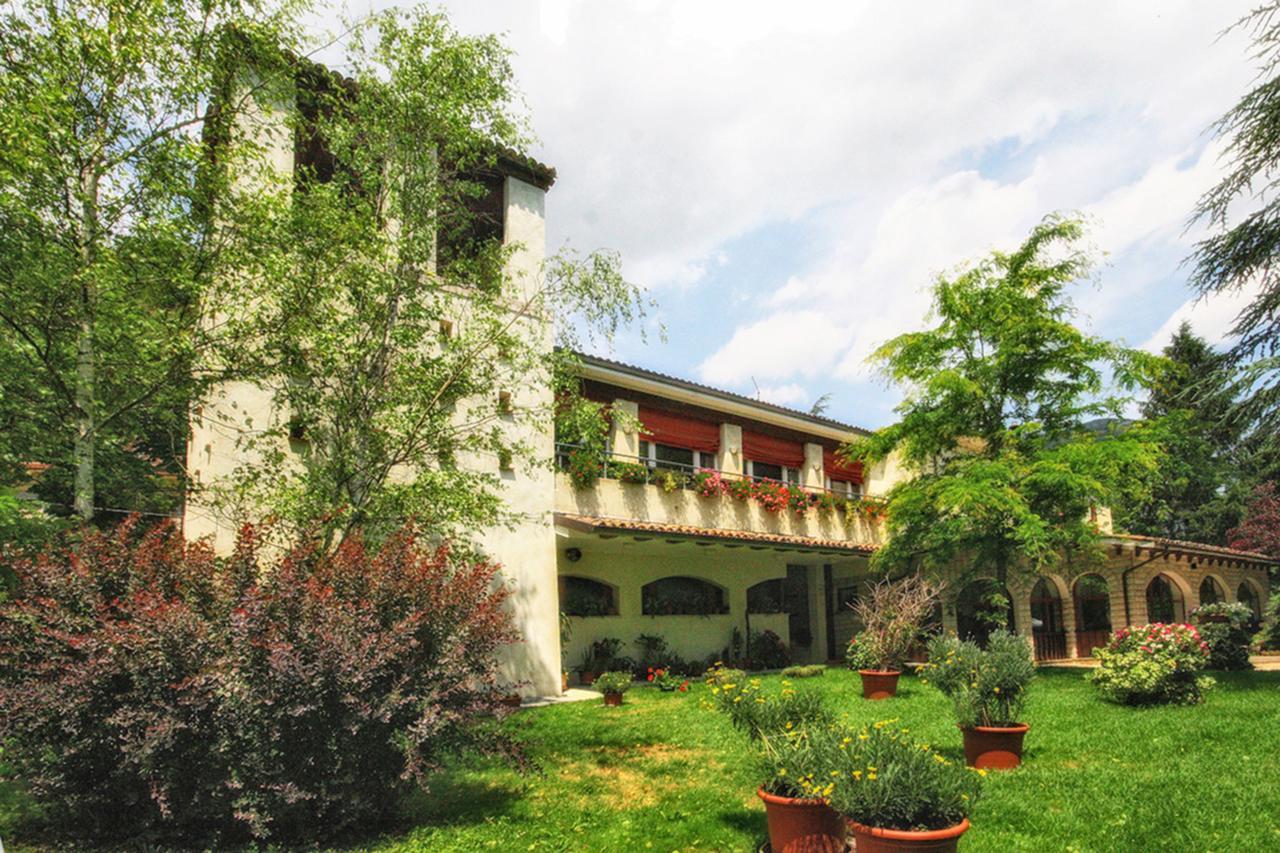 Hotel La Ginestra Acqualagna Extérieur photo