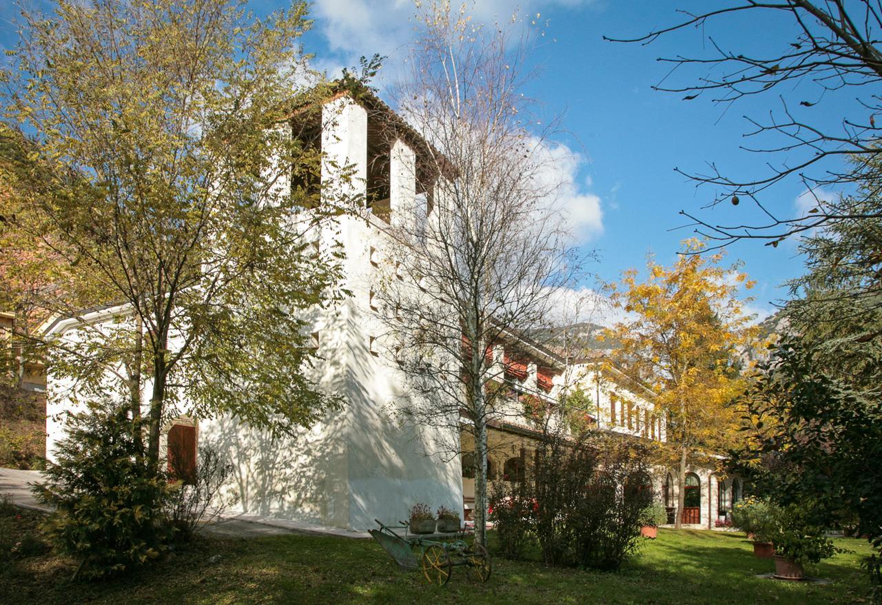 Hotel La Ginestra Acqualagna Extérieur photo