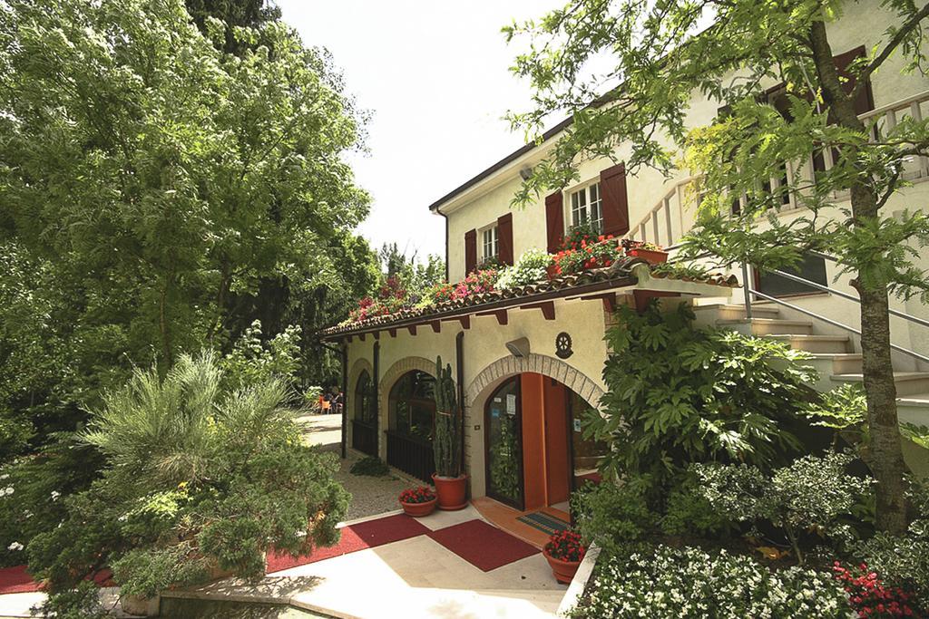Hotel La Ginestra Acqualagna Extérieur photo