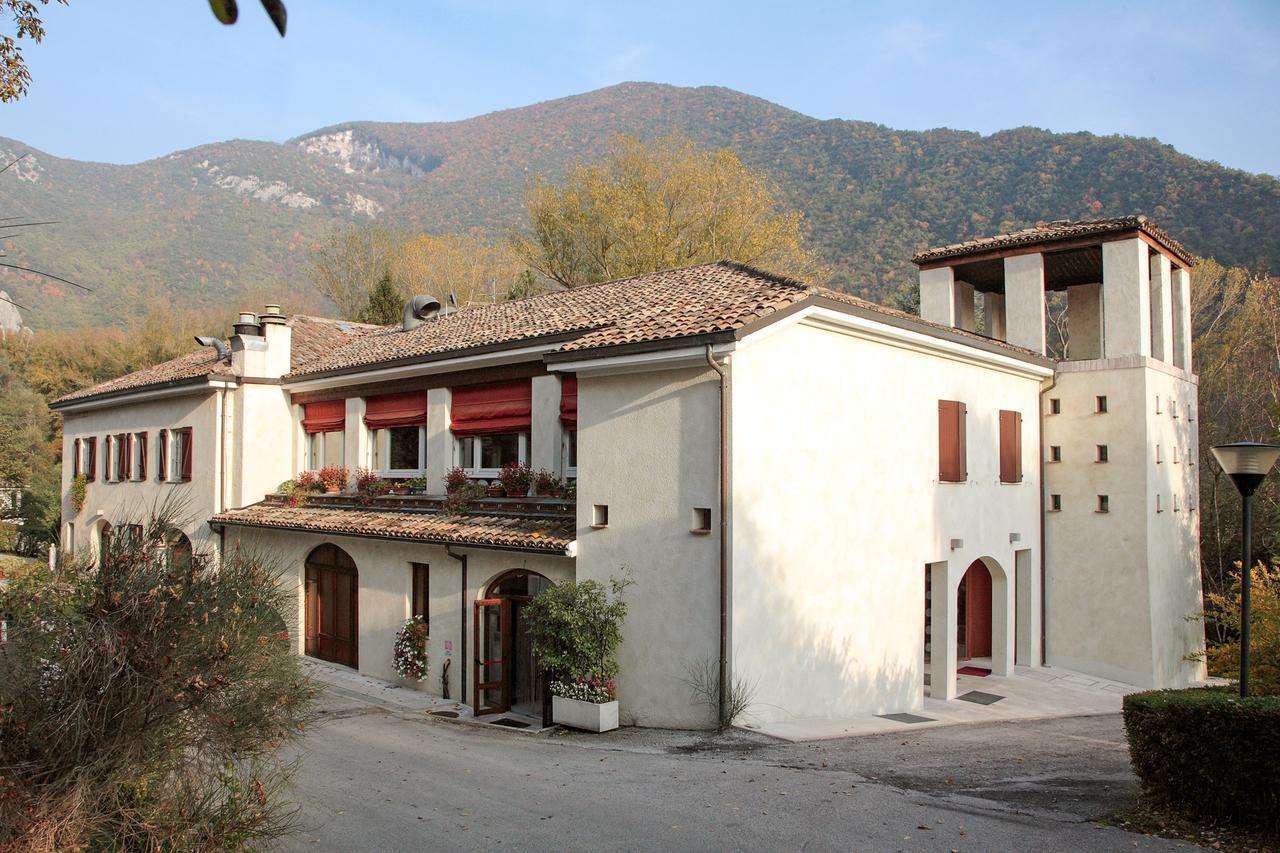Hotel La Ginestra Acqualagna Extérieur photo
