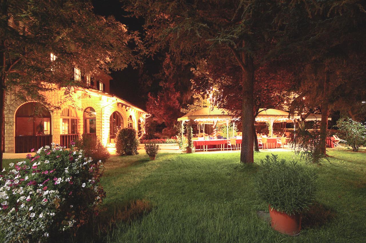 Hotel La Ginestra Acqualagna Extérieur photo
